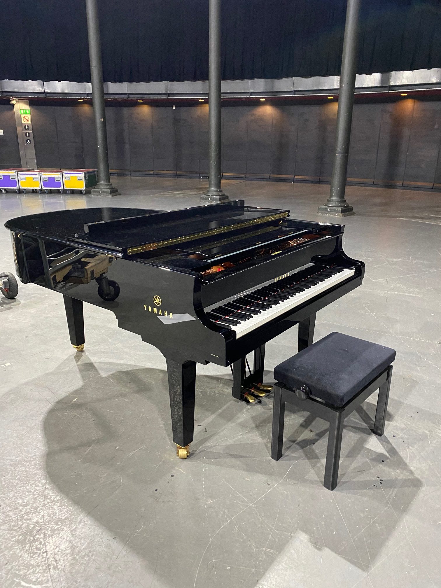 Yamaha Model C3X view