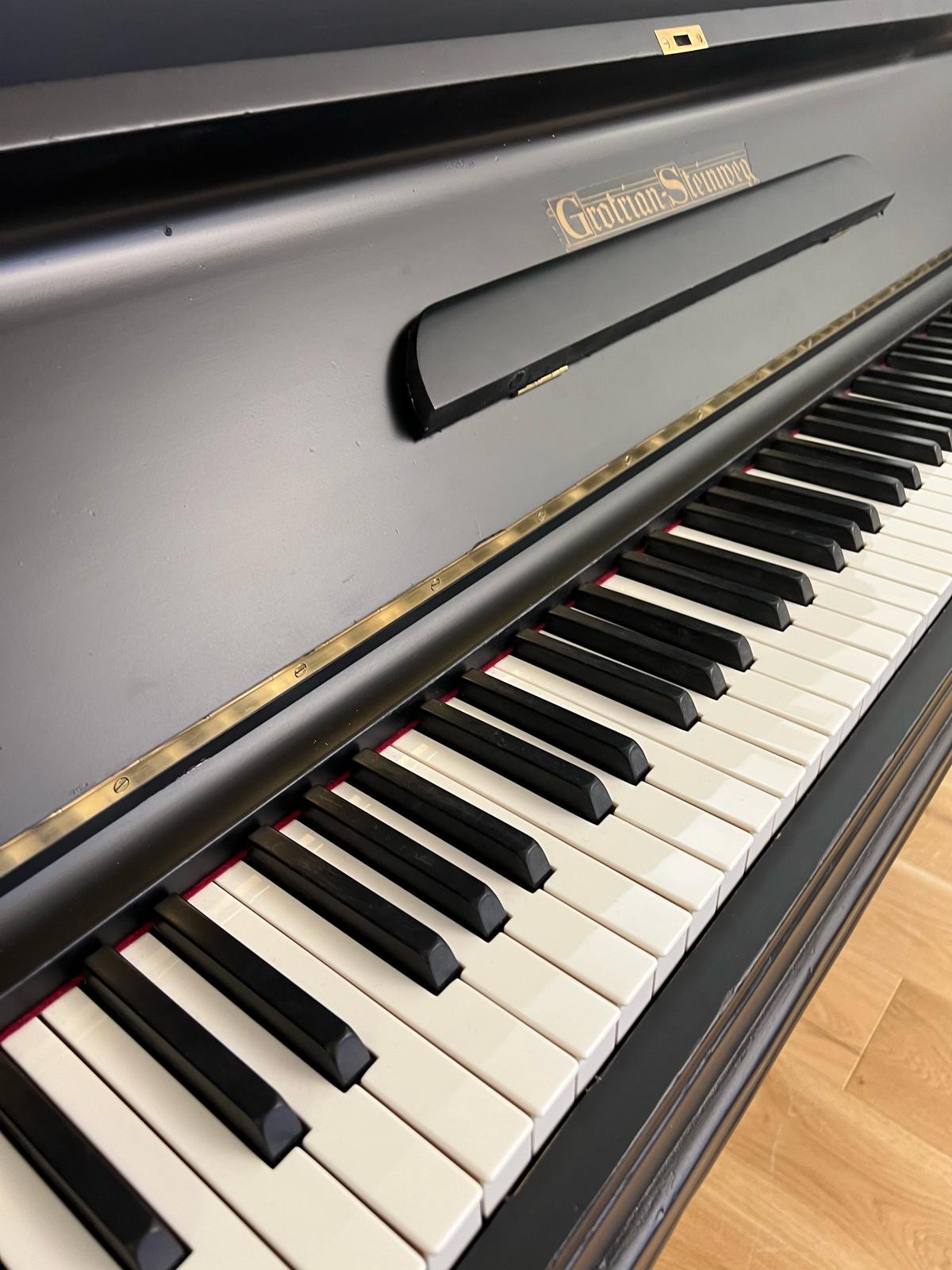 Grotrian Steinweg 122 Traditional view