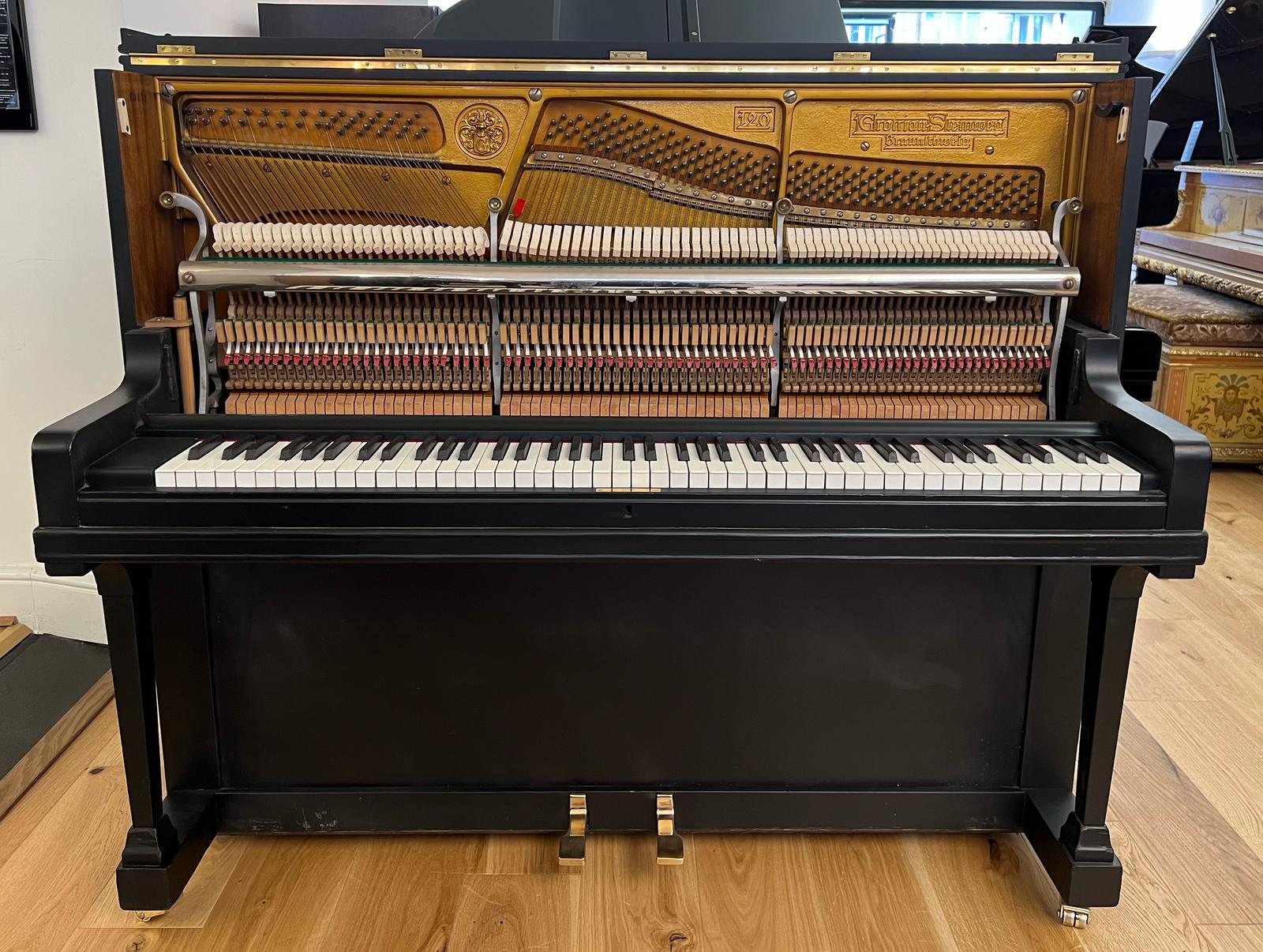 Grotrian Steinweg 122 Traditional view