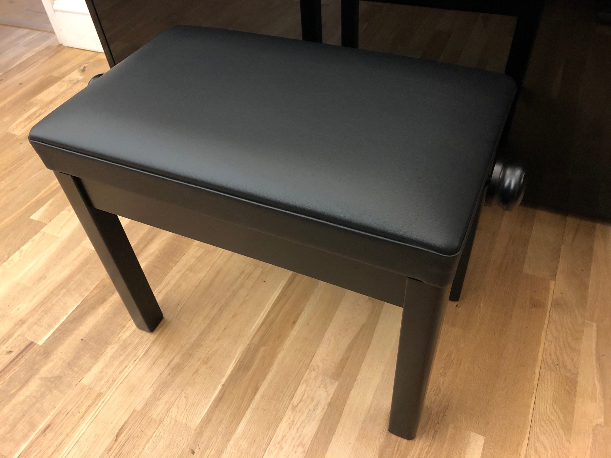 LSM adjustable piano stool With draylon top view