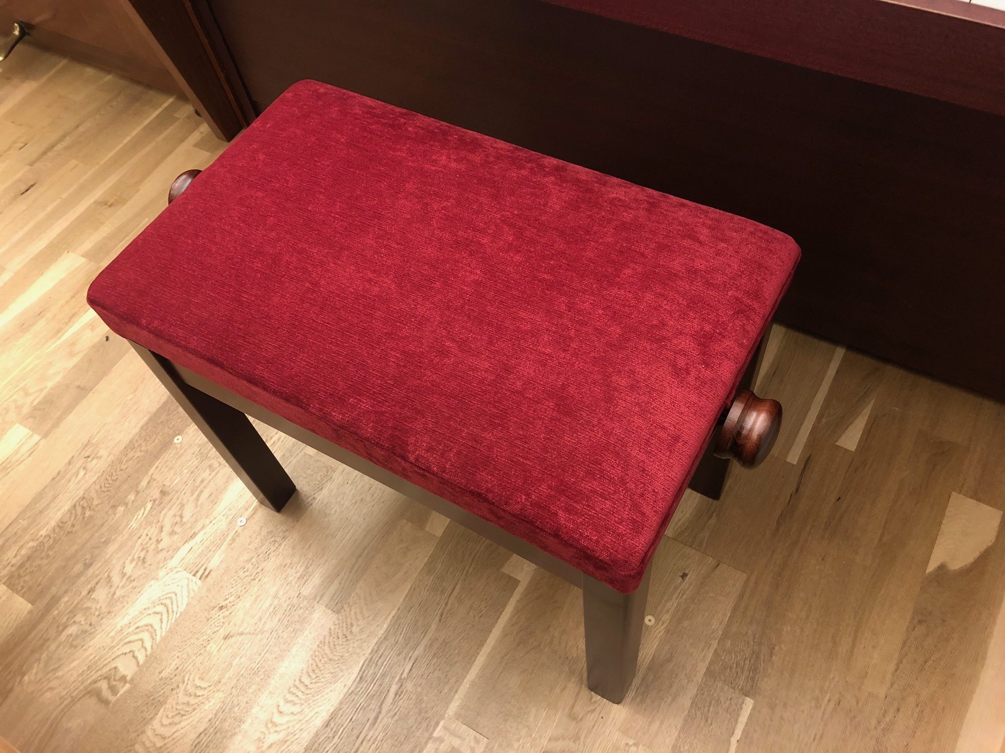 LSM adjustable piano stool With draylon top view