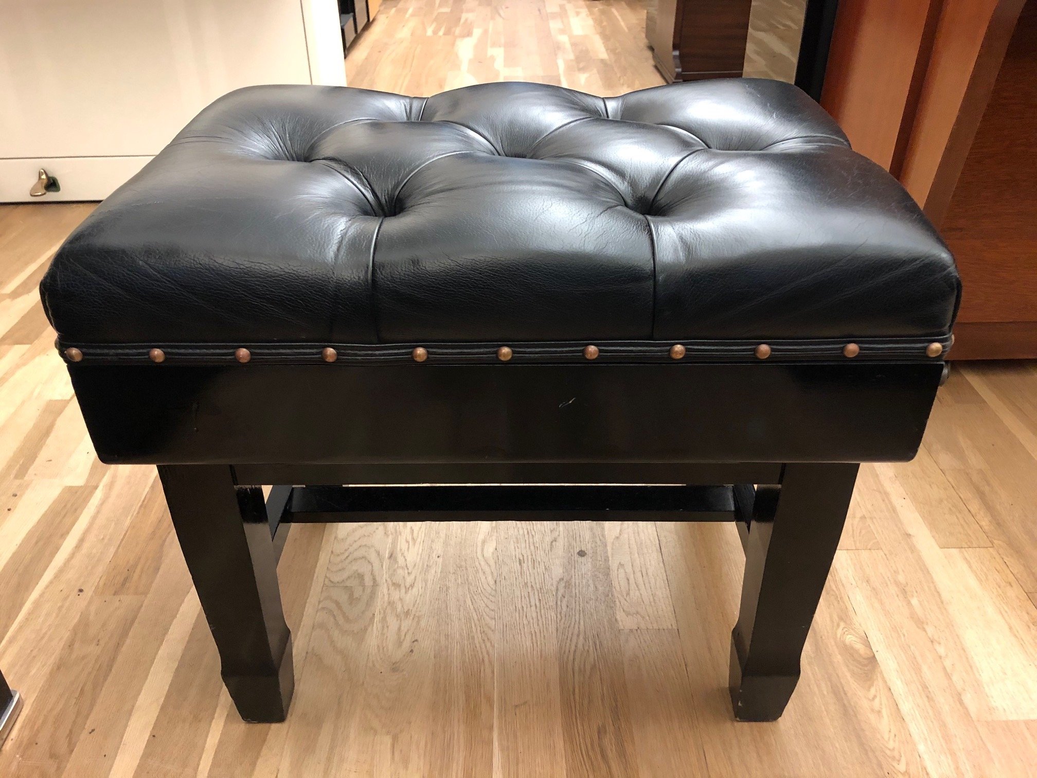 Leather Top Concert Adjustable Stool