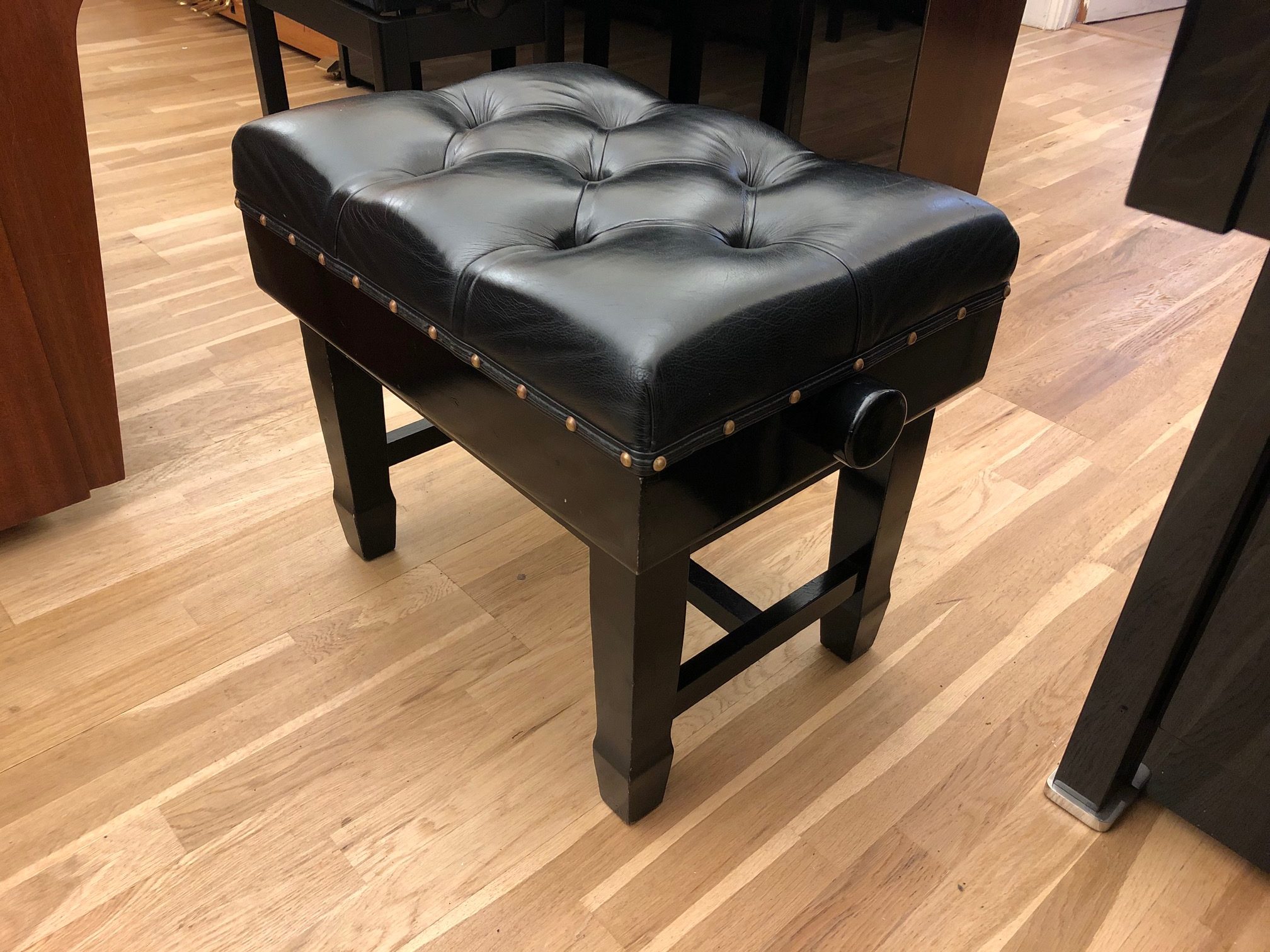 Leather Top Concert Adjustable Stool view