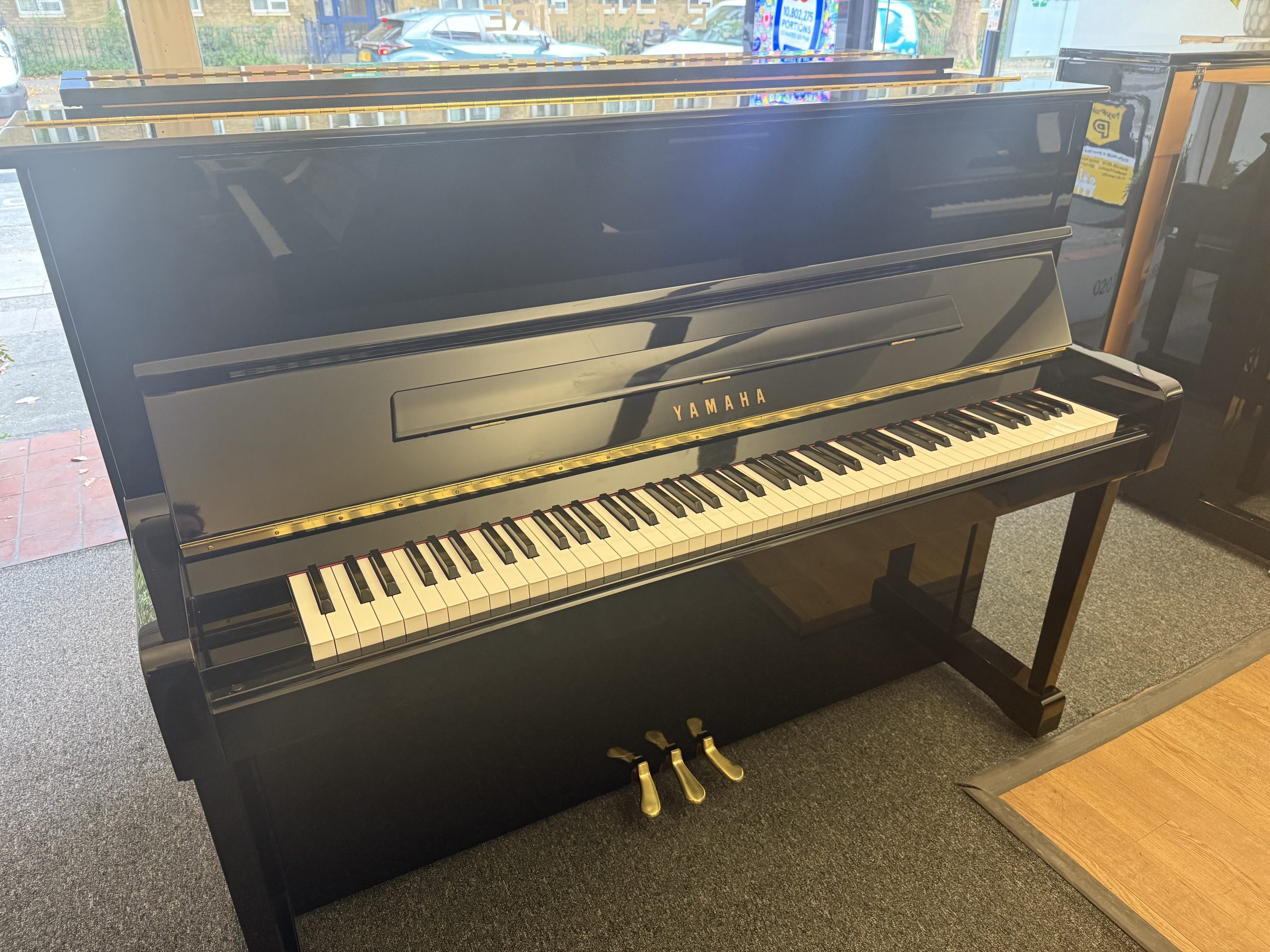 Yamaha P121G