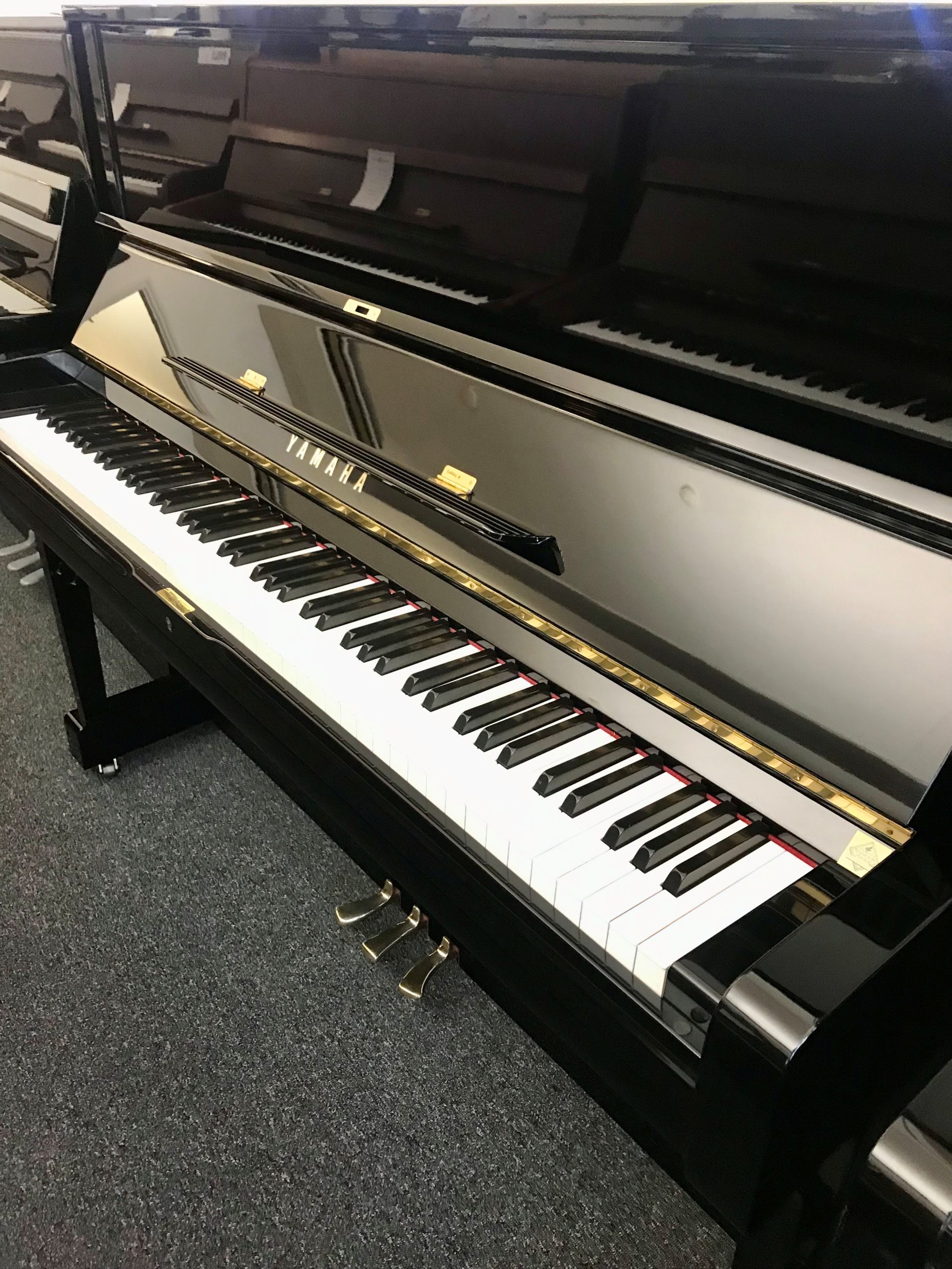 Yamaha U1F view