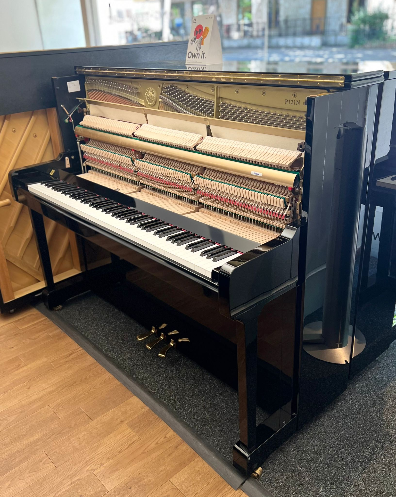 Yamaha P121 view