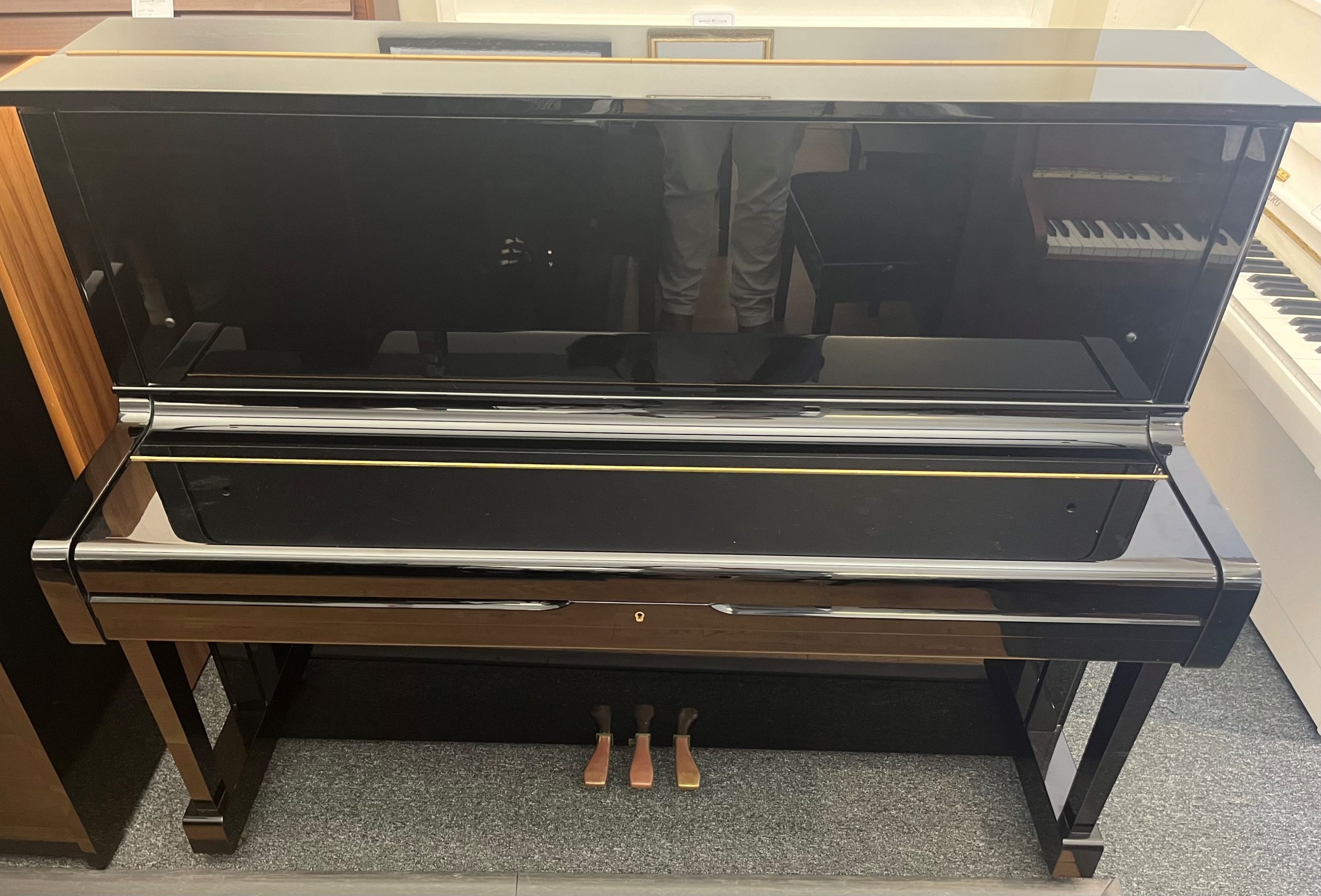 Yamaha U1M view