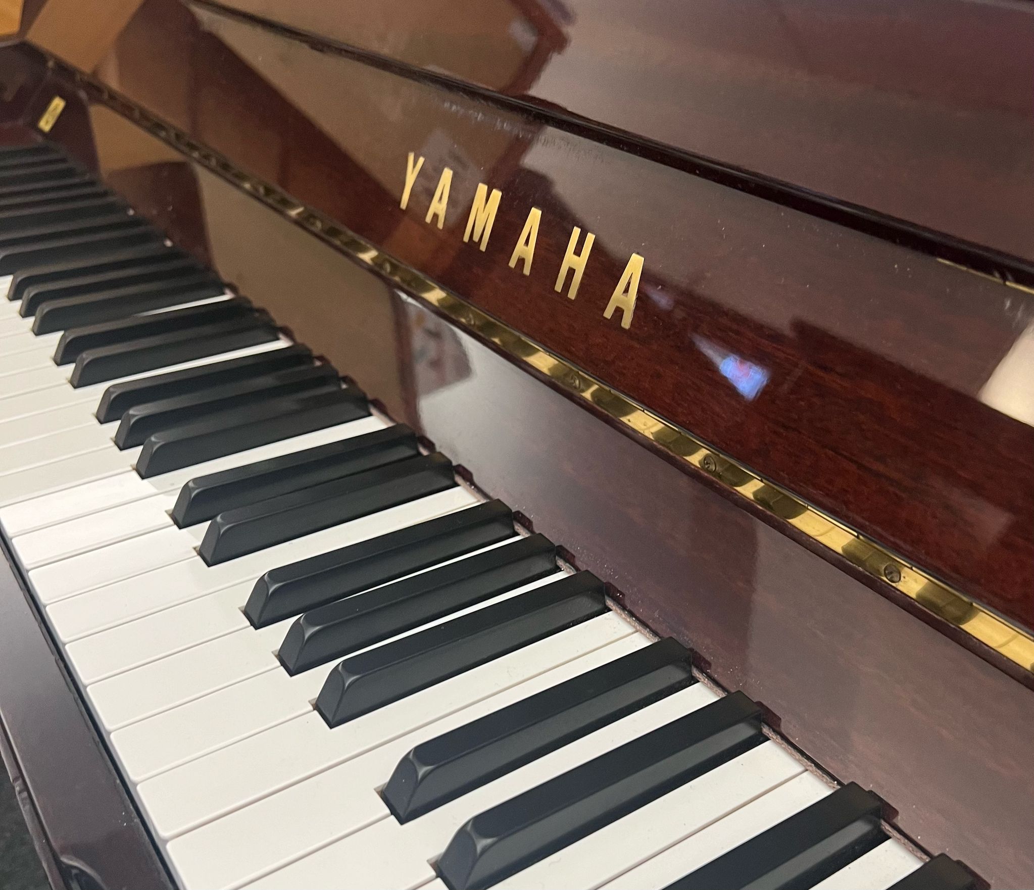 Yamaha U1N view