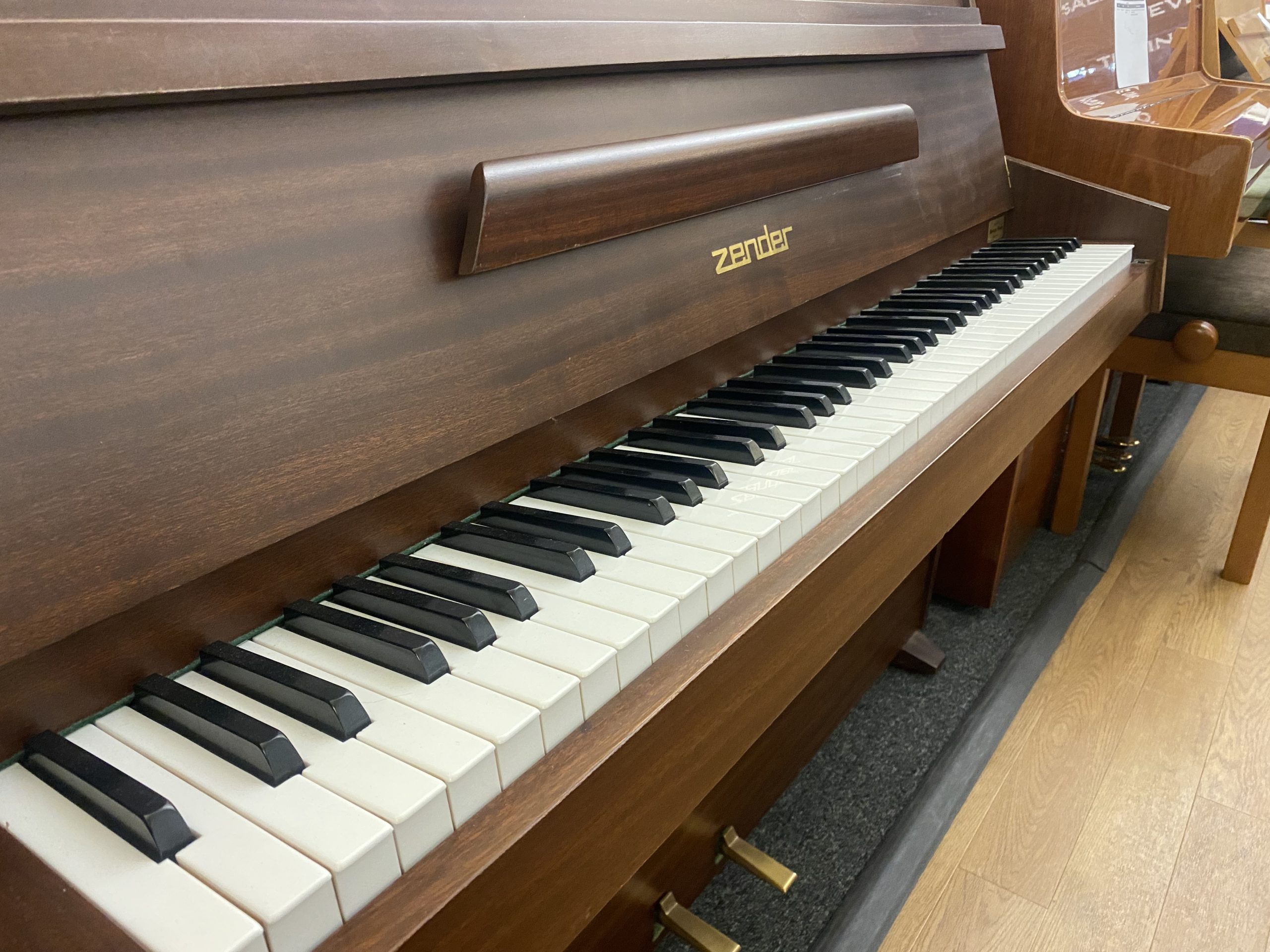 Zender President view