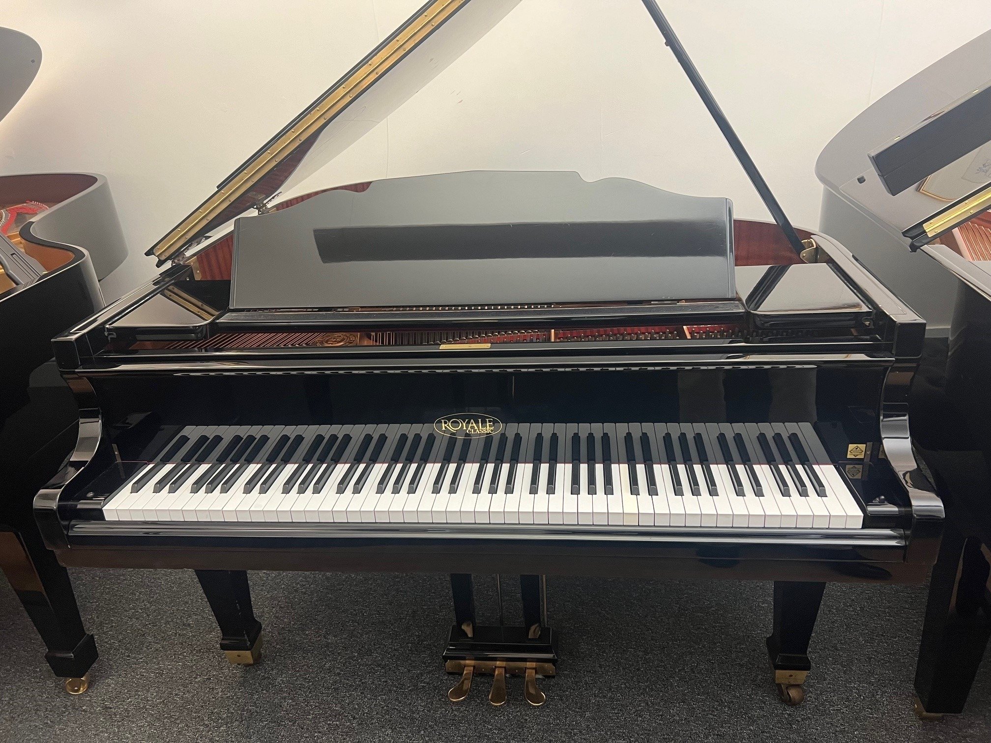 Royale 160 – This piano is currently in our storage facility. Please contact us for a viewing.