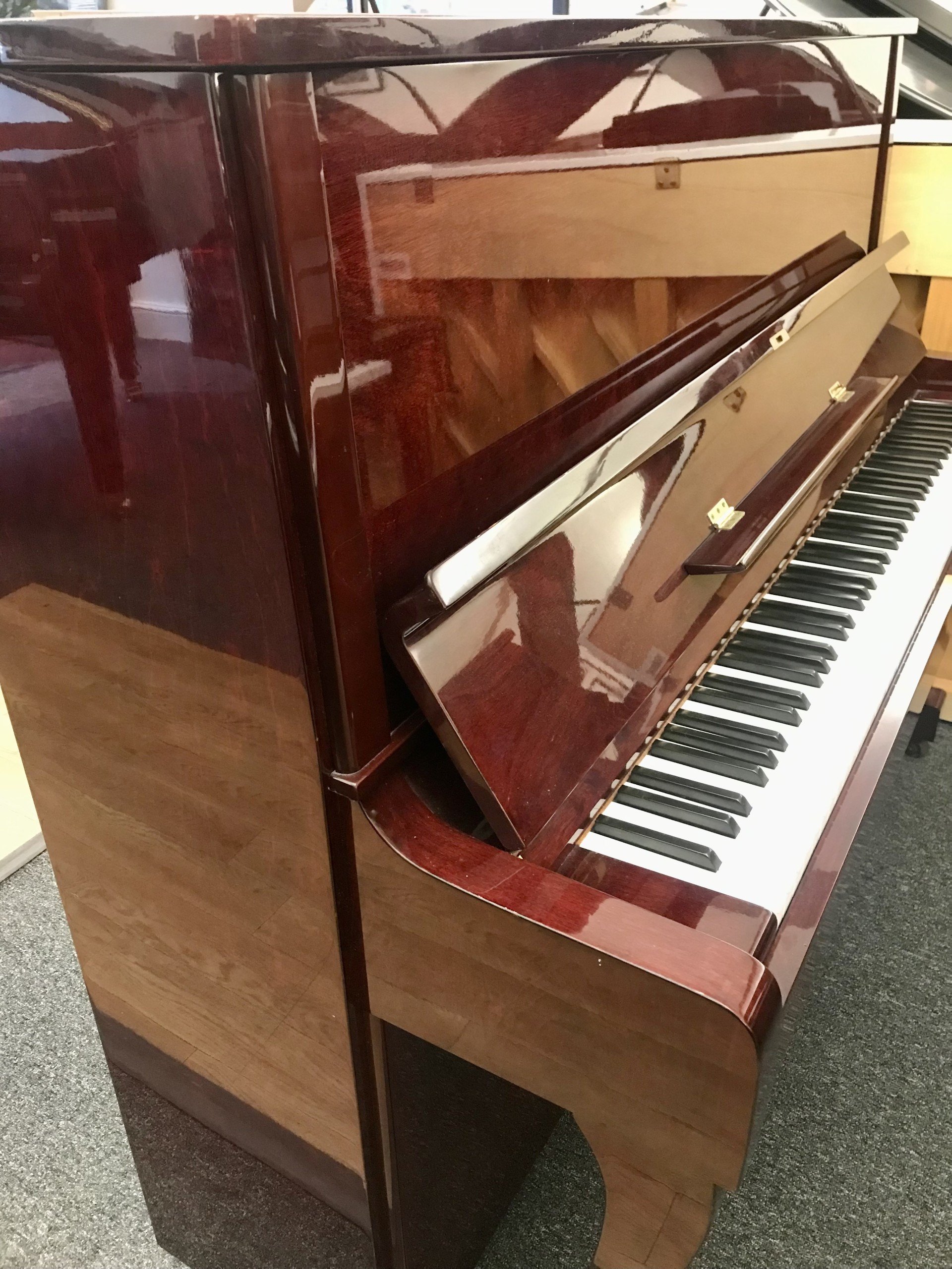 Kawai KL502 view