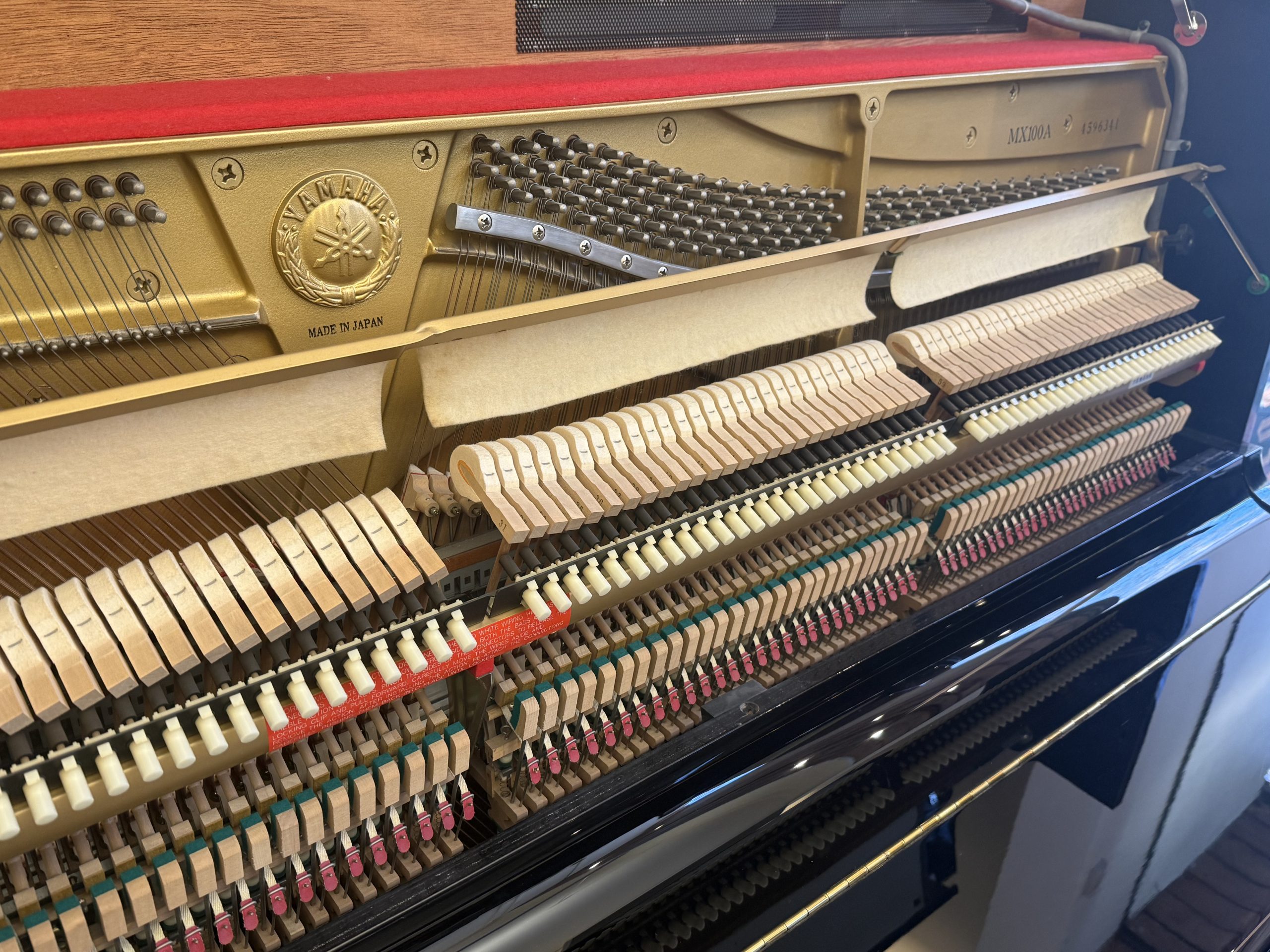 Yamaha MX100 Disklavier view