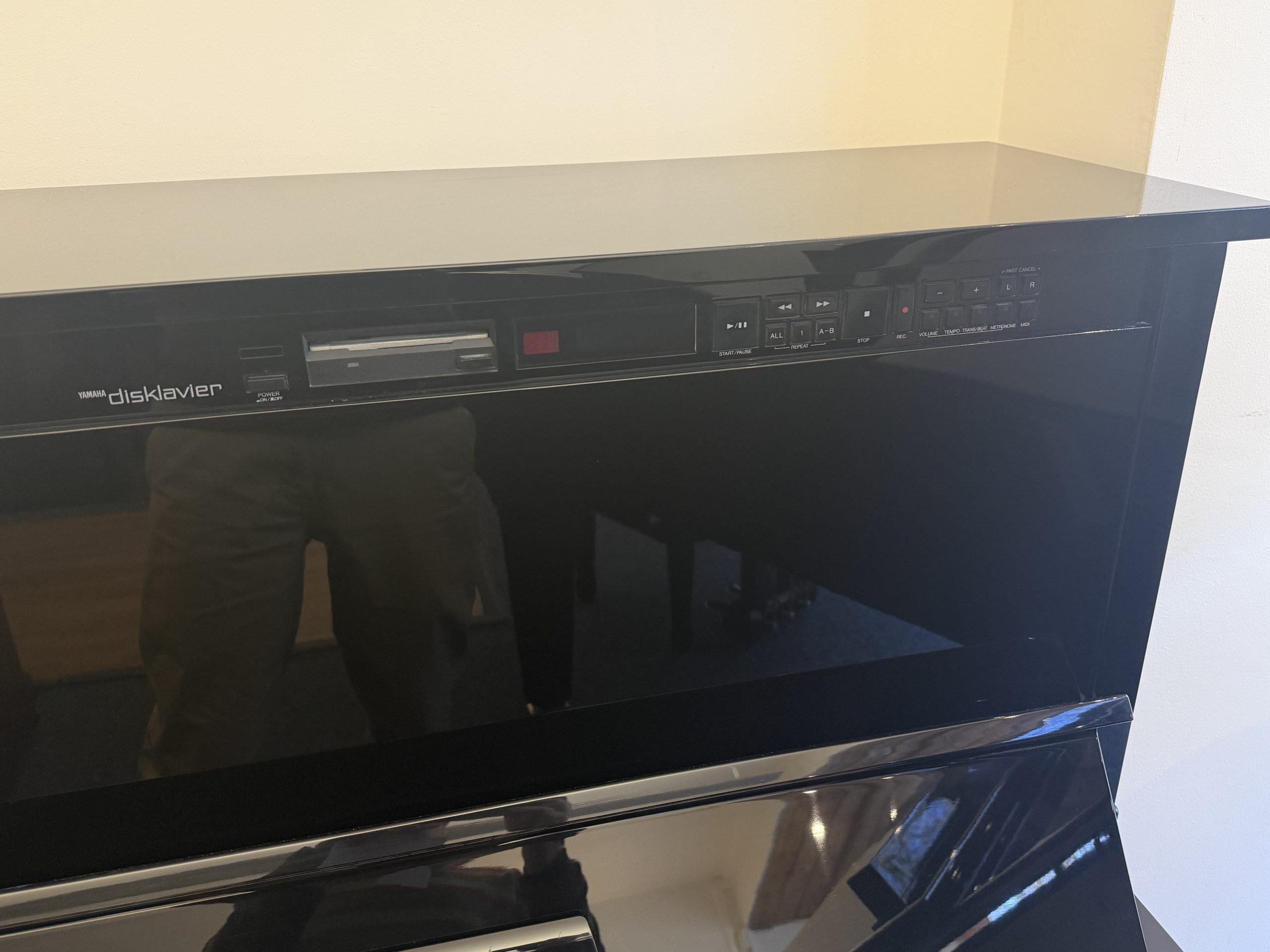 Yamaha MX100 Disklavier view