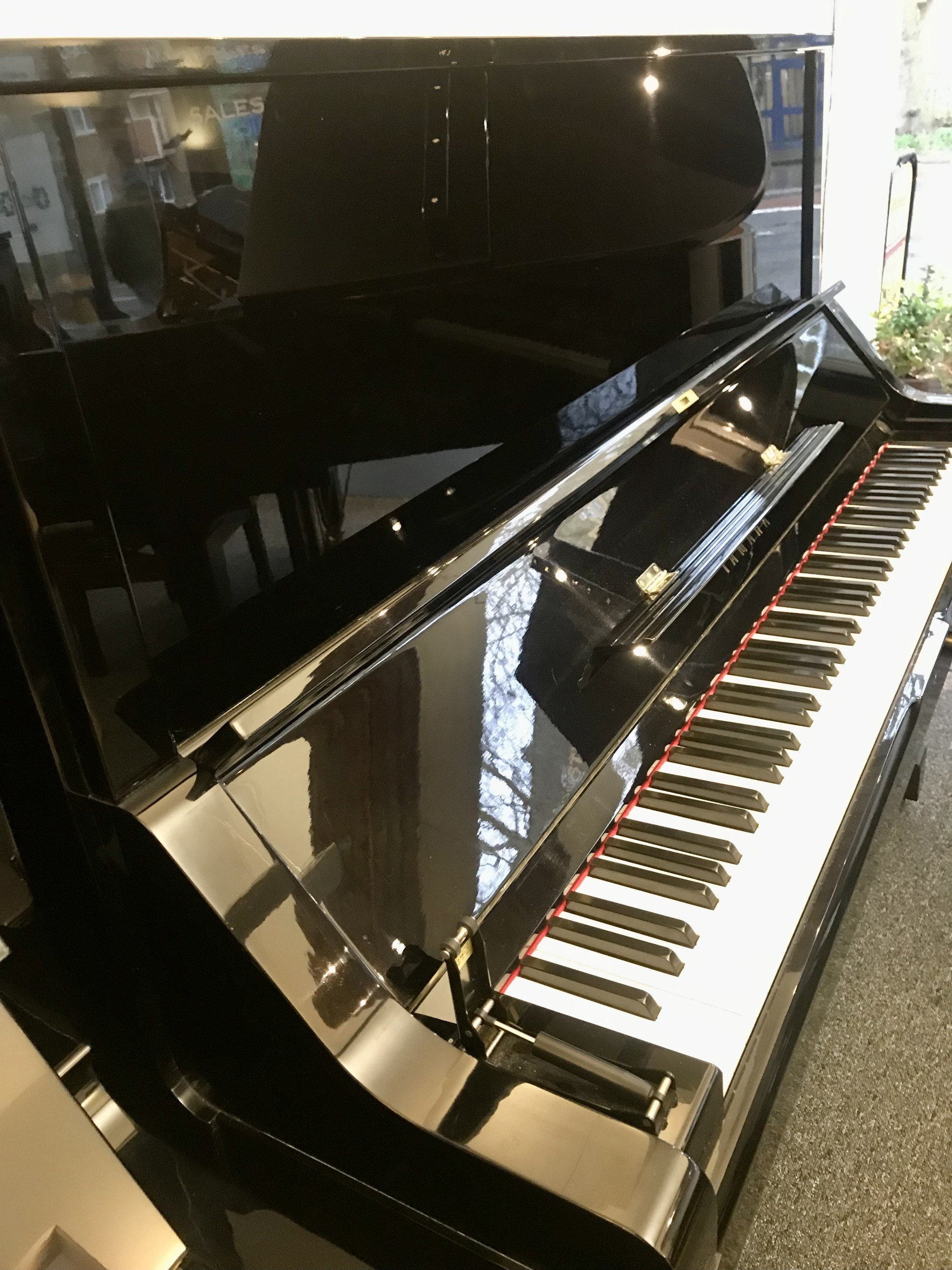 Yamaha U3X view