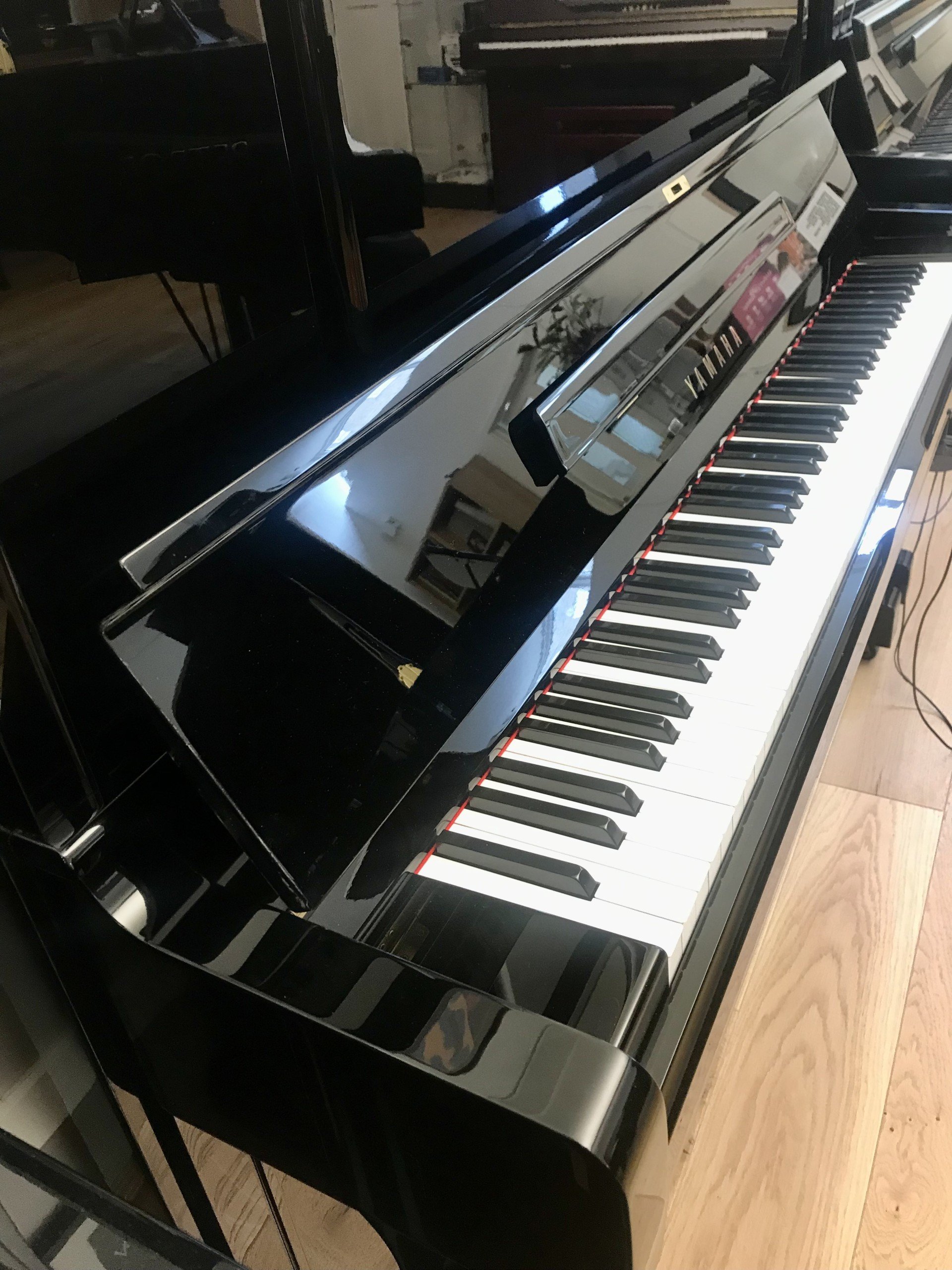 Yamaha U1X Ad Silent 2 view