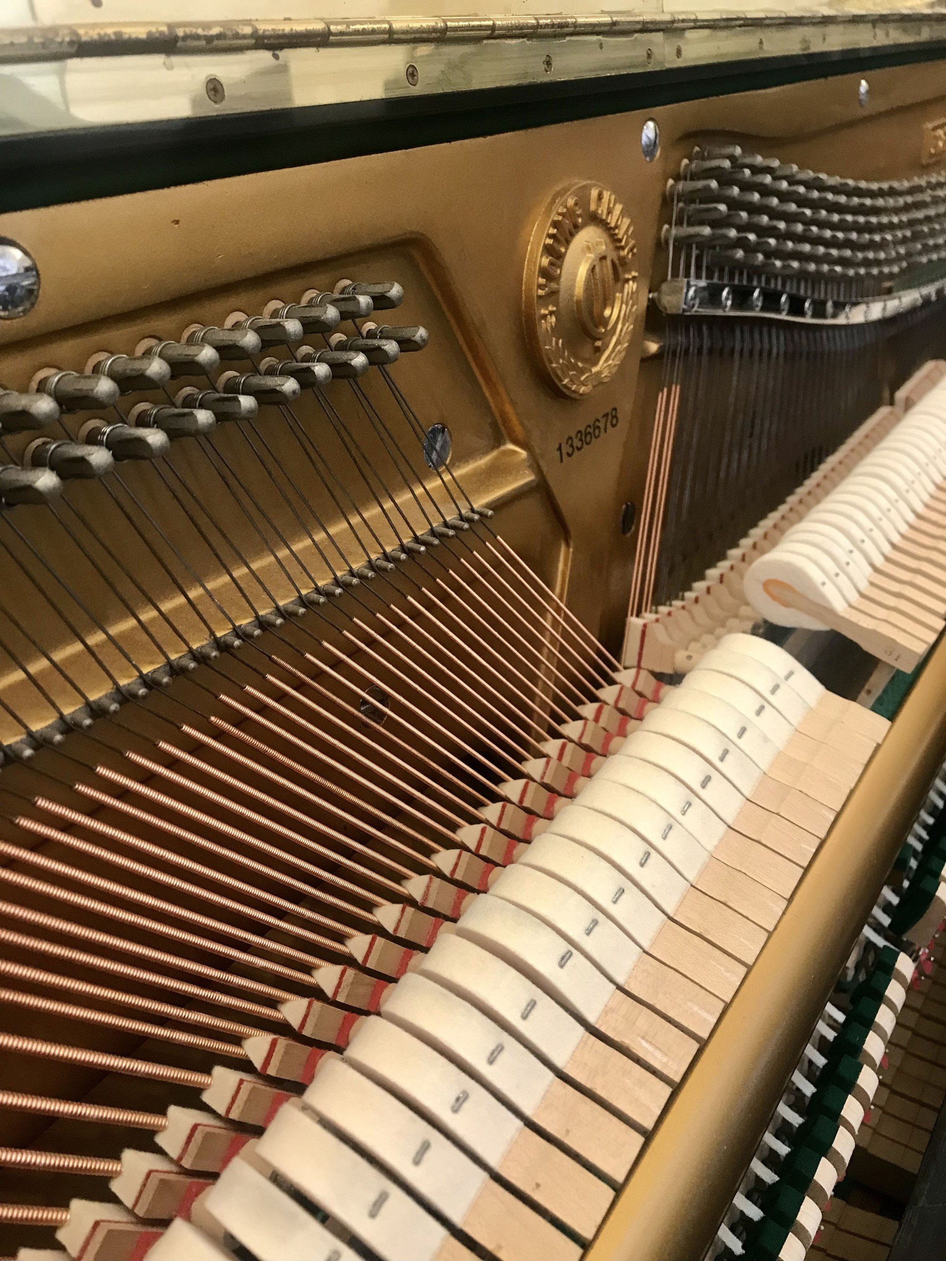 Yamaha U1X Ad Silent 2 view