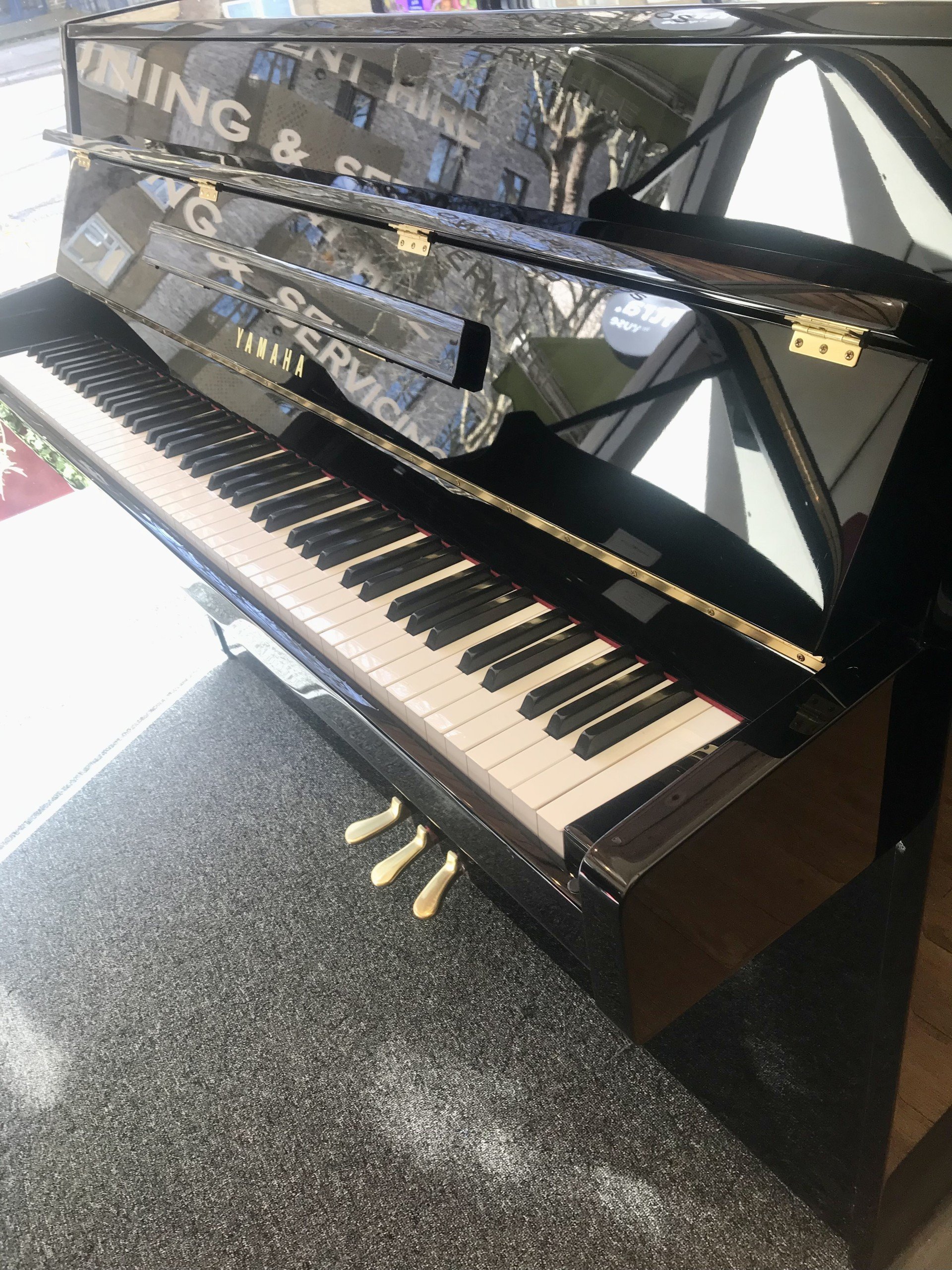 Yamaha B1 view
