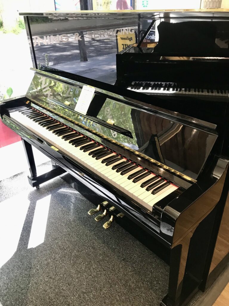 Yamaha U3H - Main View