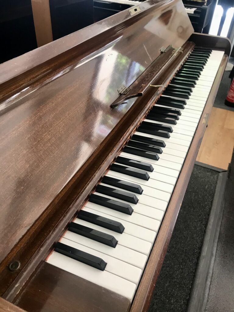 Consolette 73 key piano - Main View