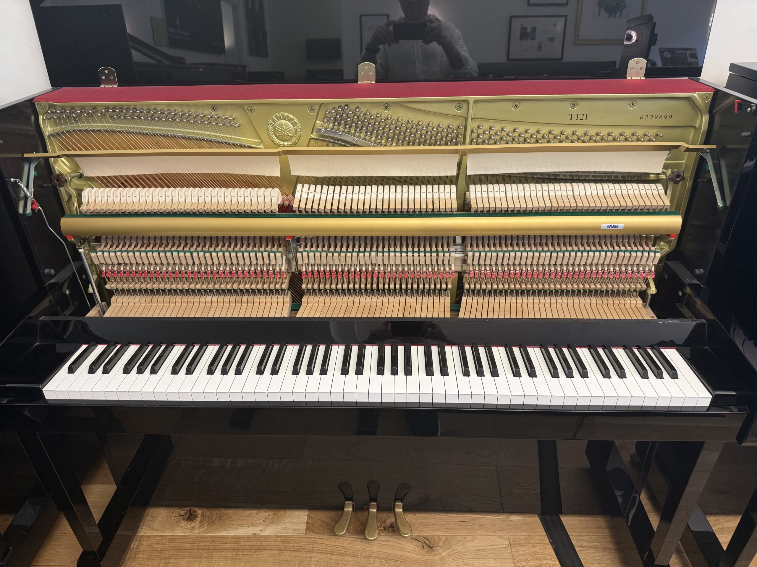 Yamaha T121 view